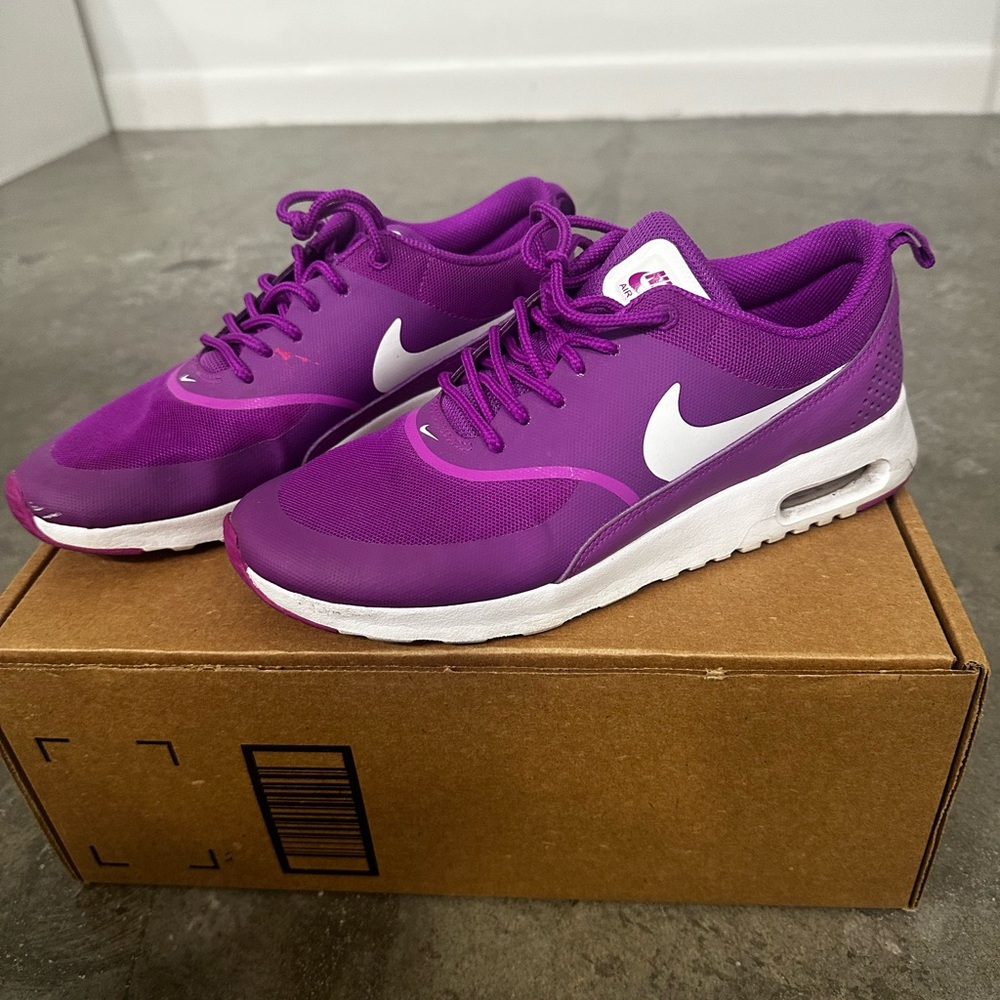 Nike women’s sneakers